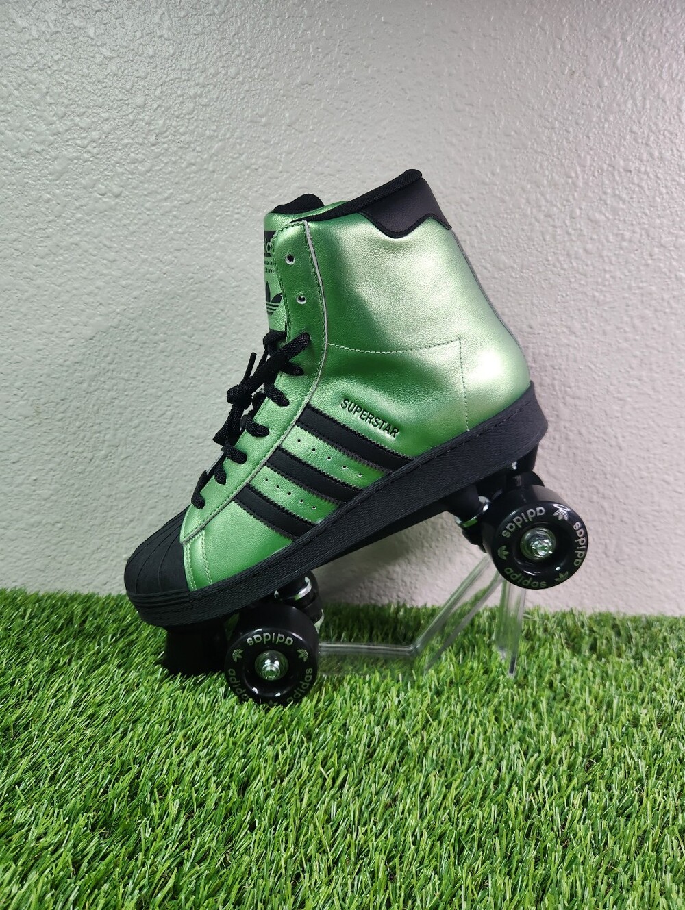 Adidas Superstar 82 Roller Skates Metallic Green Men Size 10.5 JS4042 MSRP $200